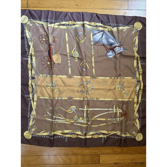 Italy Gucci Beautiful Authentic Scarf 33" x 33" Silk - Picture 2 of 5